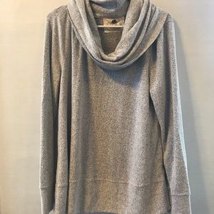 Cupio grey pull over blouse